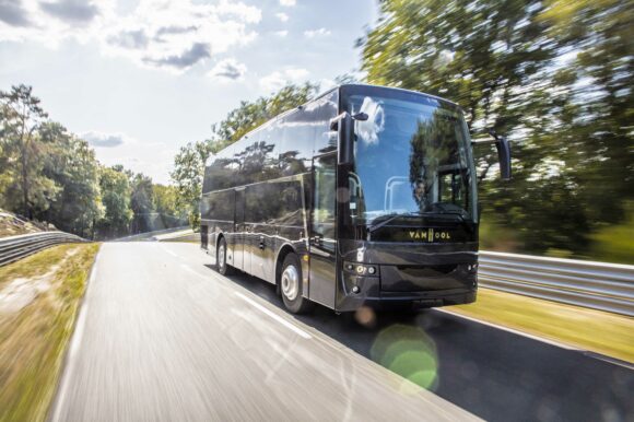 bus qui roule sur une route ATS bus